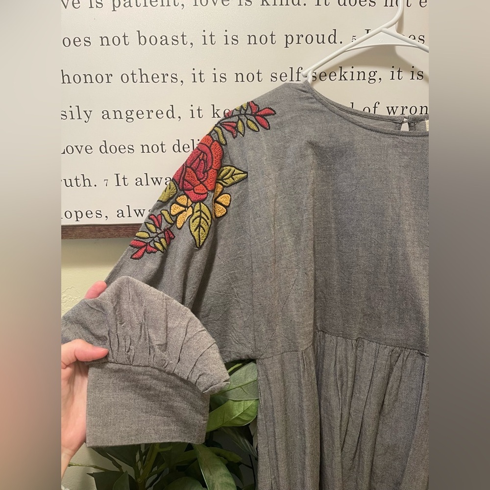 Cousin Earl Embroidered dress - Picture 2 of 4